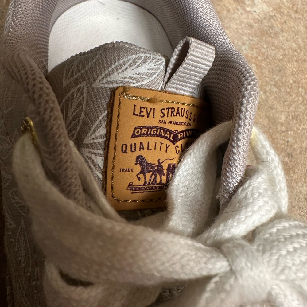 SOLD - Levi’s Grey Leaf Print Lace Up Sneakers - Picture 5 of 7